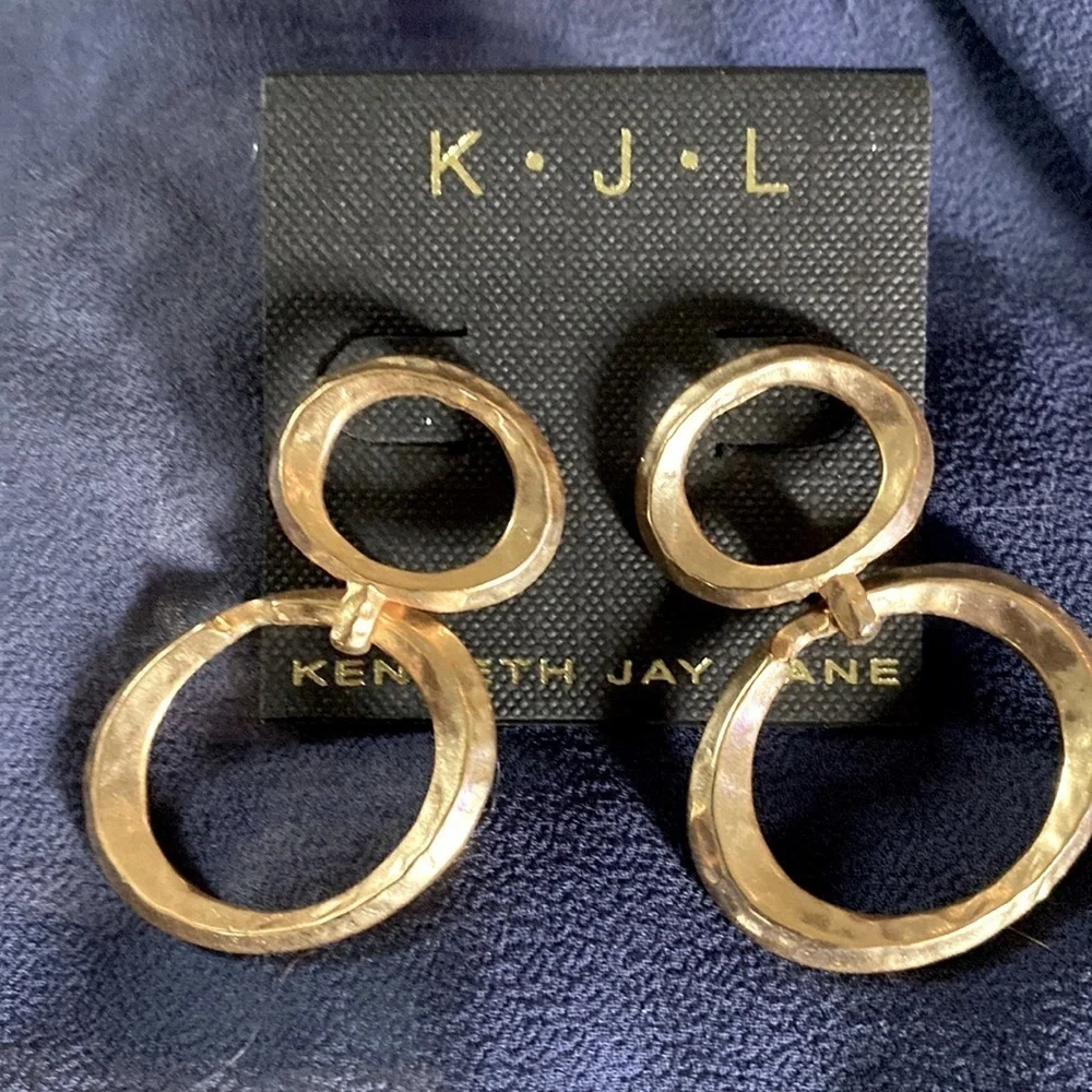 NWT KENNETH JAY LANE GOLD TONE HAMMERED POST DROP WAVY OVAL HOOP EARRINGS - Picture 4 of 4